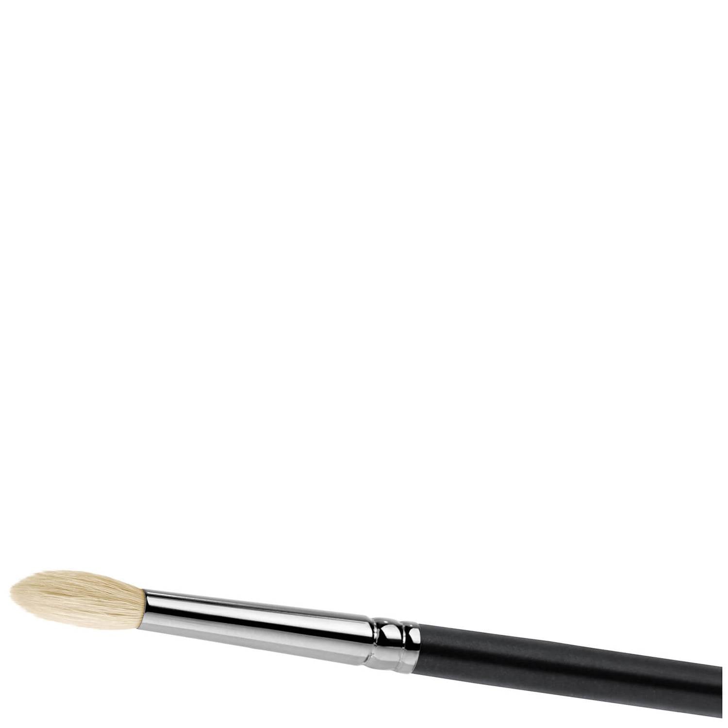 MAC 221S Mini Tapered Blending Brush