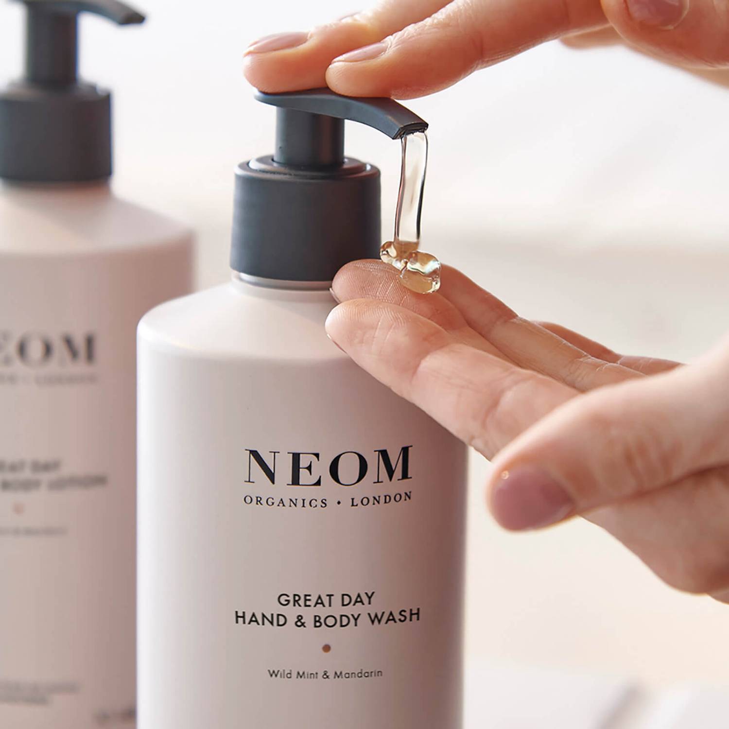 NEOM Great Day Hand and Body Wash 300ml