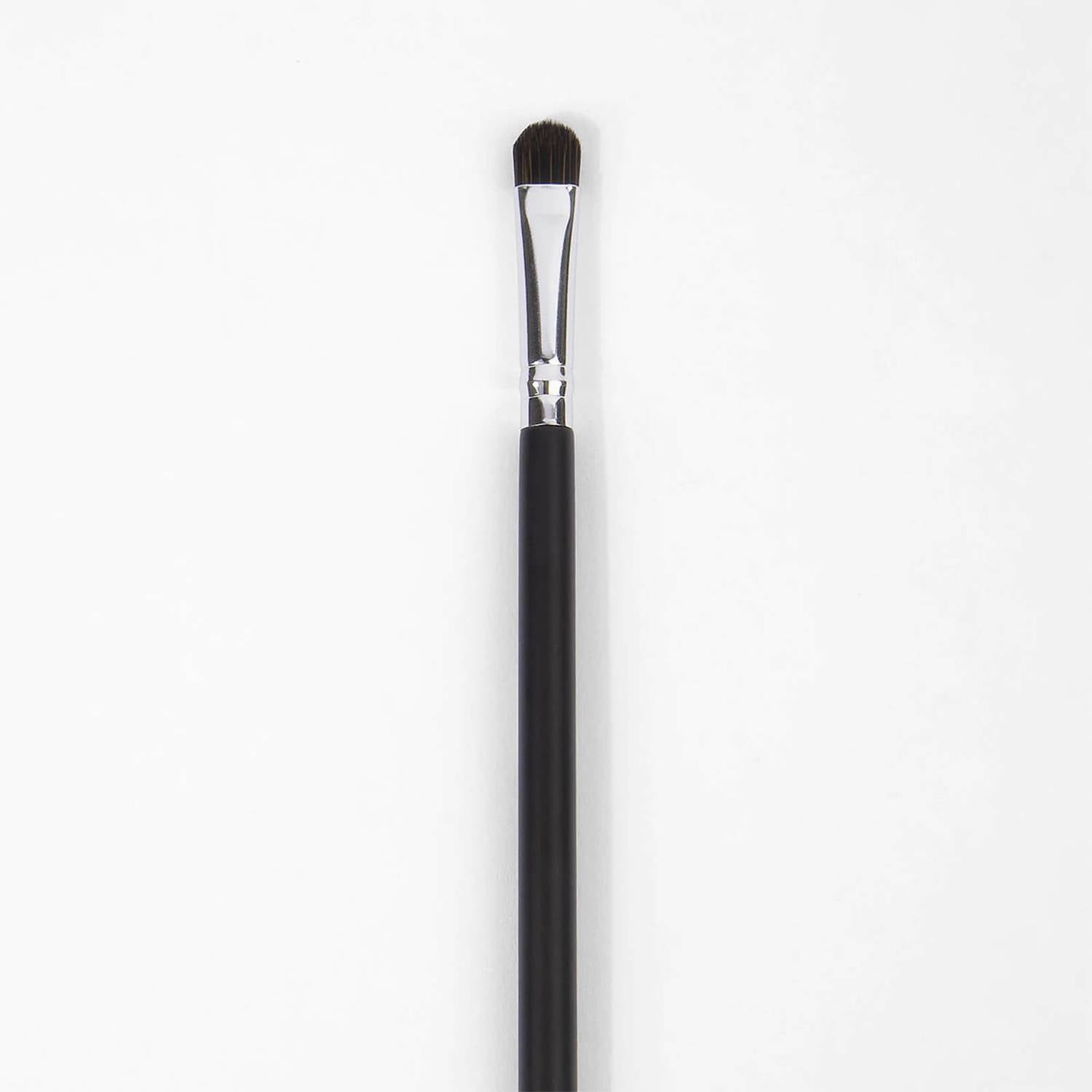 BH Cosmetics Small Packer Brush